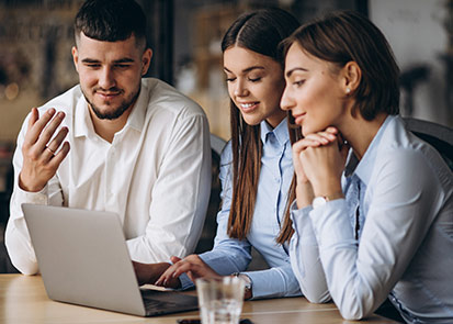 foto joven empresario prospera ideación