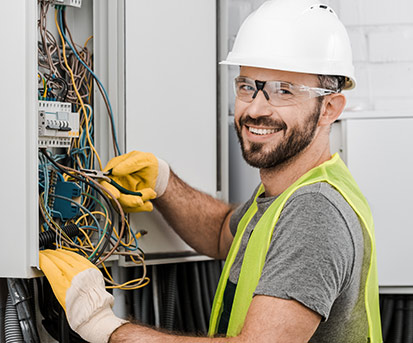 Foto ingenieros inspeccionando construcción