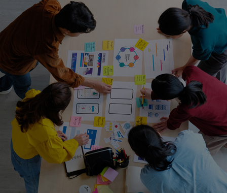 Foto grupo de jovenes innovación